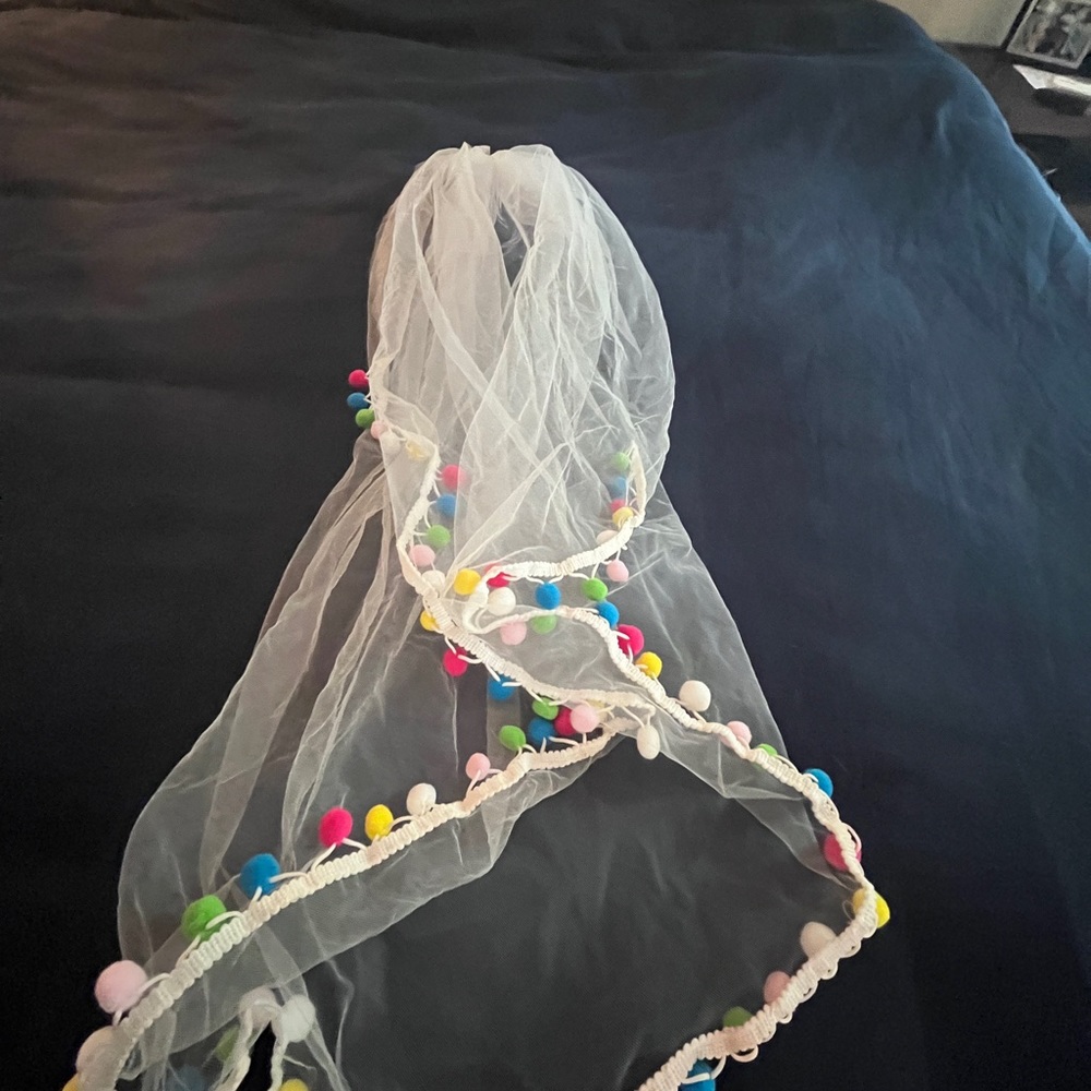 Fiesta Bride Veil - one of a kind! - Picture 3 of 4